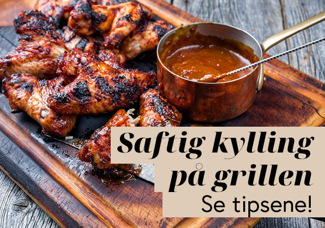 Grillet kylling med bbq saus på skjærebrett
