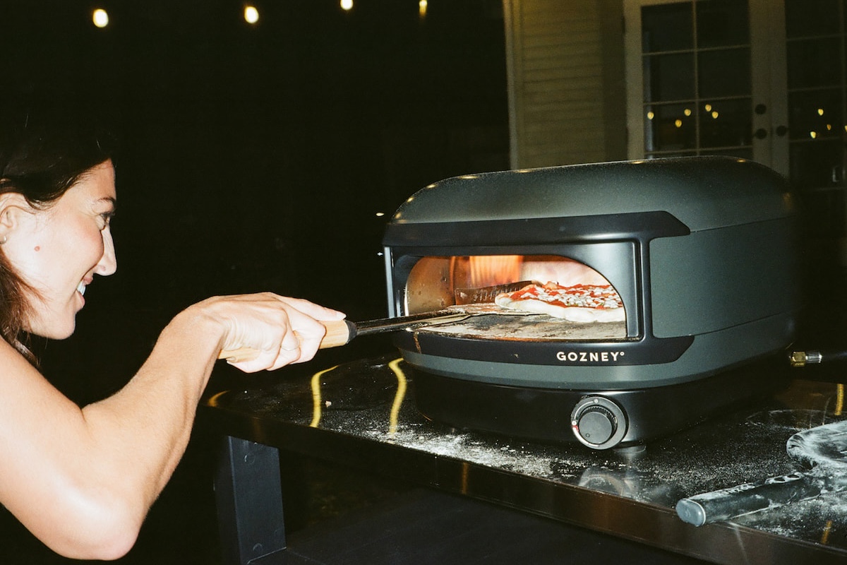 Lag steinovnspizza av restaurantkvalitet hjemme med Gozney pizzaovner. For både nybegynnere og viderekommende. Finn modellen som passer deg.