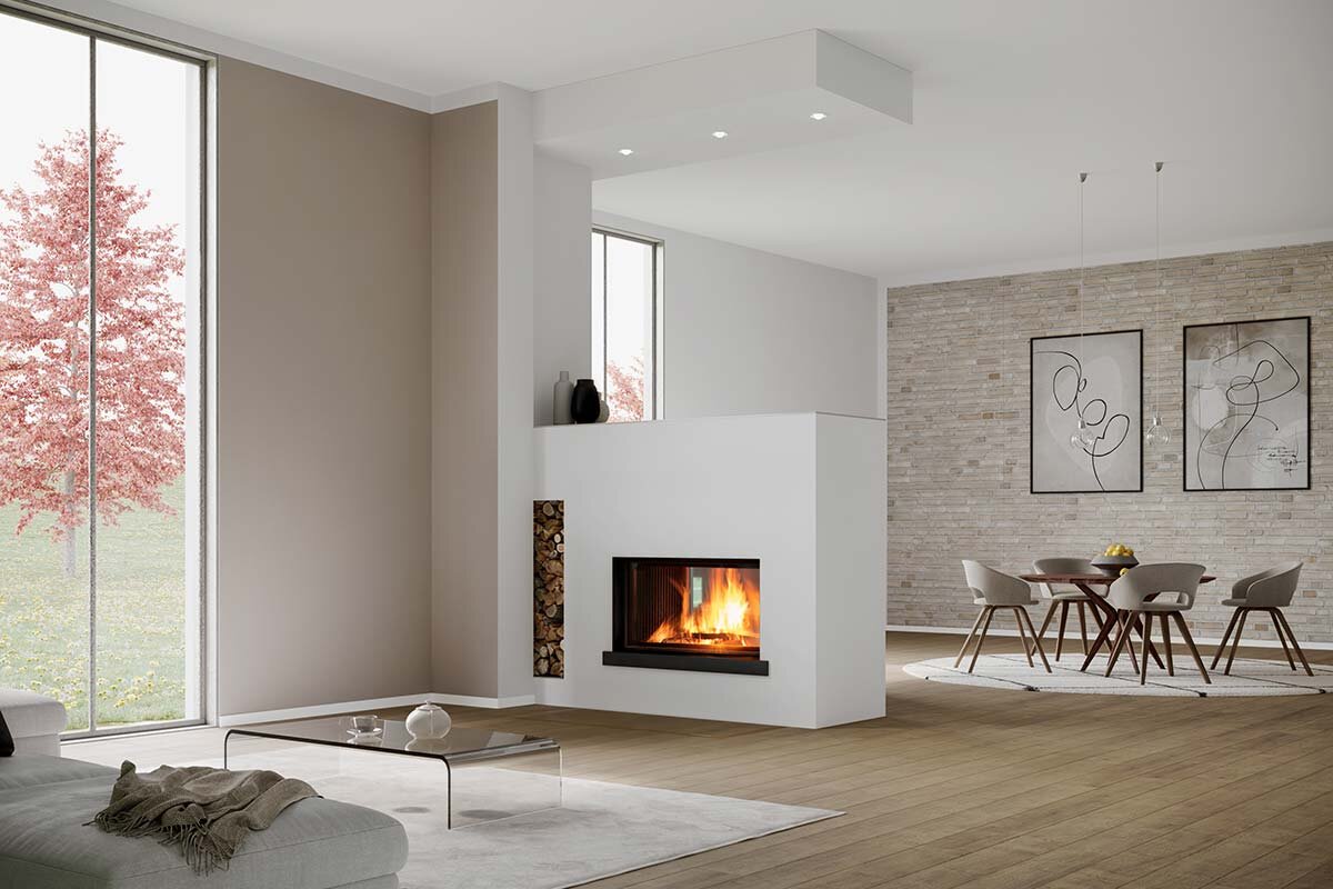 Tunnel peisinnsats i en lille mur med innsyn til både kjøkken og stue